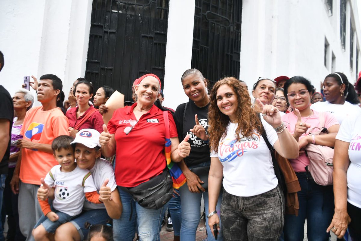 PartidoPSUV's tweet photo. "El militante de base ha entendido perfectamente su rol y la tarea que debe cumplir. García Carneiro dio fiel cumplimiento a su palabra y sobre su amistad con el Comandante Chávez, se pueden decir muchas cosas", Diosdado Cabello.

@dcabellor 
#MaduroMásPueblo https://t.co/cgMiW05kfx