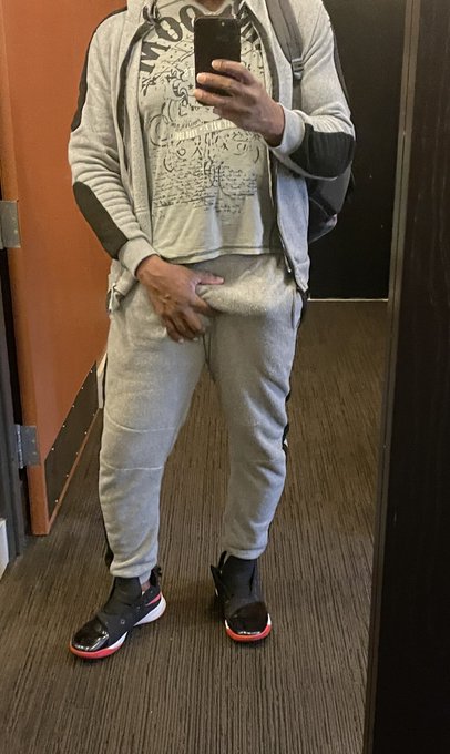 See me walking with a limp, that&rsquo;s my gun walk https://t.co/gYdFjKqbWu