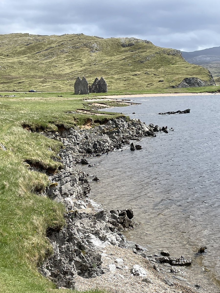 AlexKerste's tweet photo. Mangels brauchbaren Internet heute nur ein paar schnelle Bilder von #Ardvreck Castle samt Calda House und dem Hermit‘s Castle in #Achmelvich. https://t.co/G4EOGdd3ul