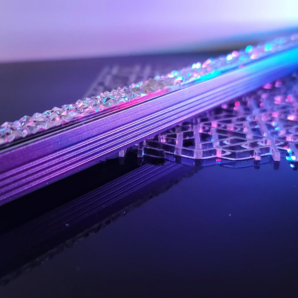 EnviousMods's tweet photo. The new all metal, magnetic Diamond RGB strips from @Asiahorse_PC are stunning. 

#asiahorse #diamond #rgbstrip #rgb #enviousmods #beenvied #drgb https://t.co/hzBRqA7Ajv