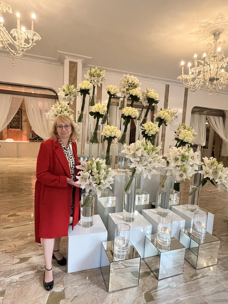 Monica_RaduEU's tweet photo. Impressionnée de participer au cocktail organisé par British Community Committee et @UKinFrance avec la communauté britannique🇬🇧 en France🇫🇷. Beau discours de @MennaRawlings pour fêter le couronnement du #king @RoyalFamily 🇬🇧🇫🇷 https://t.co/UgnQndPp9r