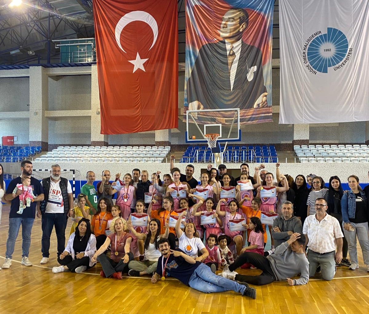 📍Niğde 

📌 @gsbokulsporlari #Basketbol Yıldız Kızlar yarı final müsabakalarında temsilcimiz Barbaros Ortaokulu grubunu birinci tamamlayarak Türkiye Finallerine katılma hakkı elde etti.

#SporŞehriMersin #GSBHepYanında #TürkiyeTekYürek 
#OkulSporları

@kasapoglu @gencliksporbak