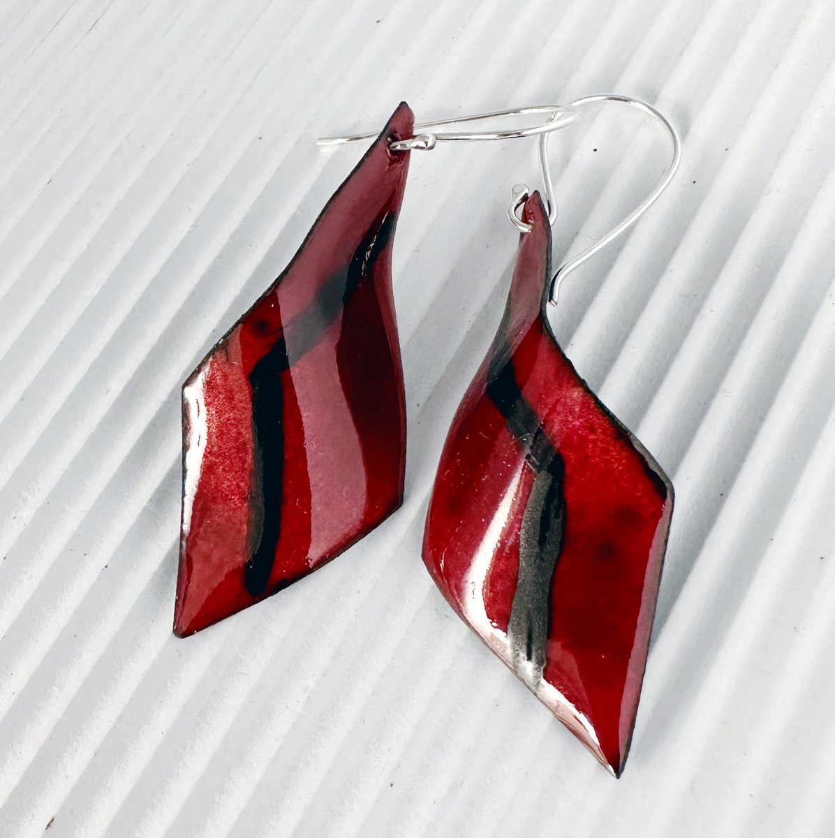 MaisyPlum2's tweet photo. Hello! Hereโs my latest customer request - Iโm loving the movement in these gorgeous earrings.
#mhhsbd #customerrequest #earrings https://t.co/uyvdZwvZhK