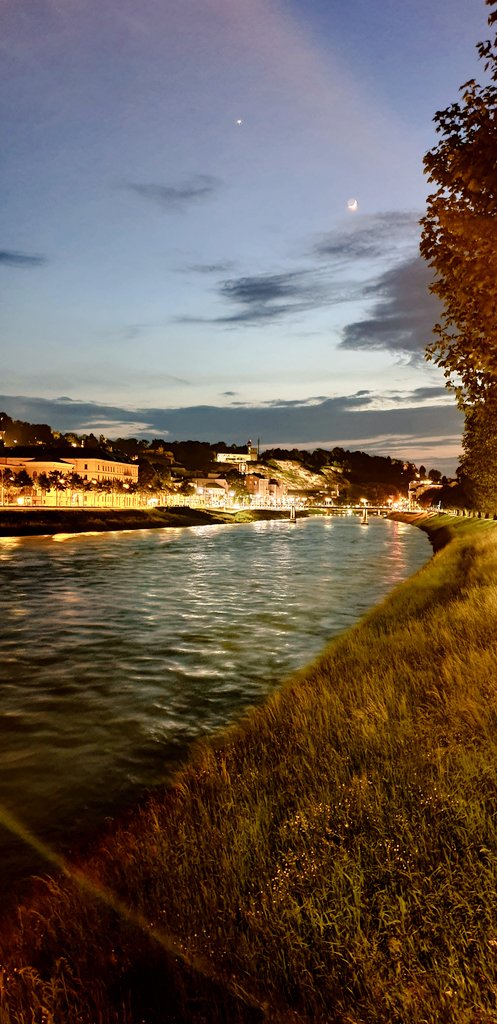 #onthewayhome #choirpractice🎶 <a href="/salzburg_stadt/">stadtsalzburg</a> #salzburgbynight🌙