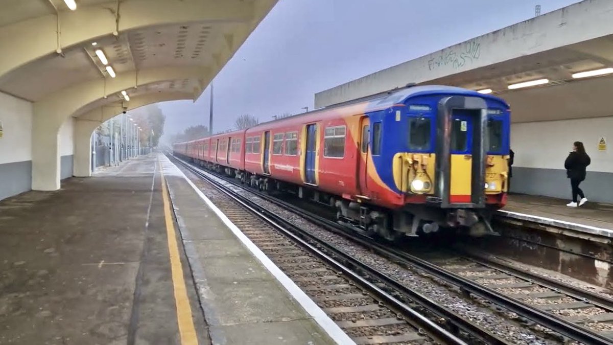 Tolworth, the little-known gem! Chingford, Highams Park &amp; Denmark Hill folk have achieved so very much. BUT TOLWORTH! Could a #WorldCupofStations win help <a href="/SW_Help/">SWR Help</a> imagine the striking landmark we’d regain if it decluttered &amp; restored this streamline moderne trailblazer? Vote!⬇️