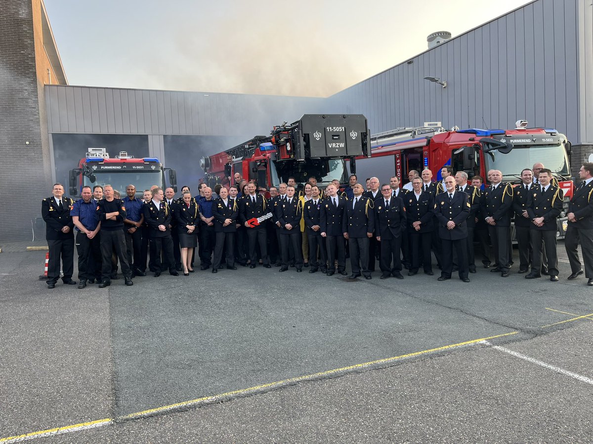 Korpsavond bij brandweer Purmerend. Huldigen van jubilarissen en uitreiken van certificaten en diploma’s. Ook 2 nieuwe tankautospuiten en nieuw redvoertuig in gebruik genomen. Geweldig de inzet van combinatie professionals en materieel in onze gemeente!