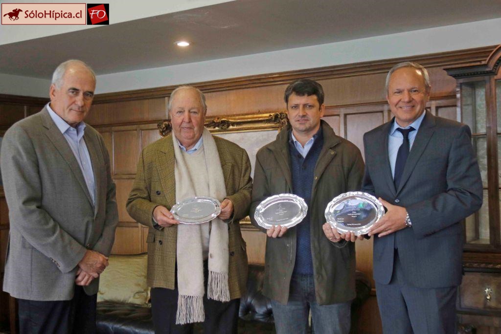 solohipica's tweet image. ELECTRIC LIGHT (Lookin At Lucky) Ganadora Clásico "Carlos Campino" 1800m. Lunes 22-Mayo Club Hípico Santiago. HARAS DON ALBERTO Preparador PATRICIO BAEZA Jinete OSCAR ULLOA #solohipica #ElectricLight #LookinAtLucky #HarasDonAlberto #PatricioBaeza #OscarUlloa #ClubHípicoSantiago