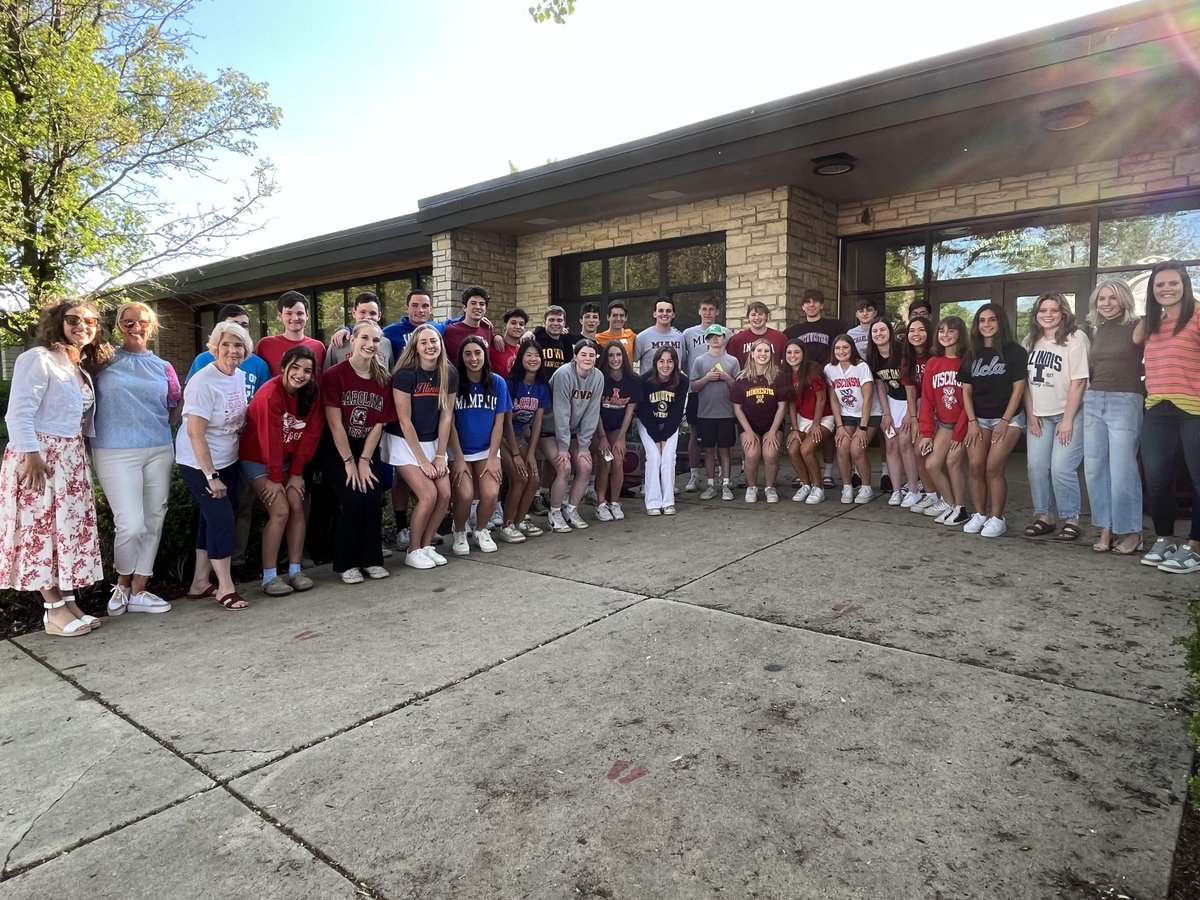 wssd101's tweet photo. Forest Hills Falcons Class of 2016 along with 5th grade teachers Mrs. Meyer, Mrs. L'Heureux, Kindergarten teacher Mrs. Winfield, Mrs. Carolan and Mrs. Mercado #AlwaysaFalcon...#AlwaysaBulldog...#AlwaysD101.  We wish you the best! Congratulations! https://t.co/S5rJDdrLq2
