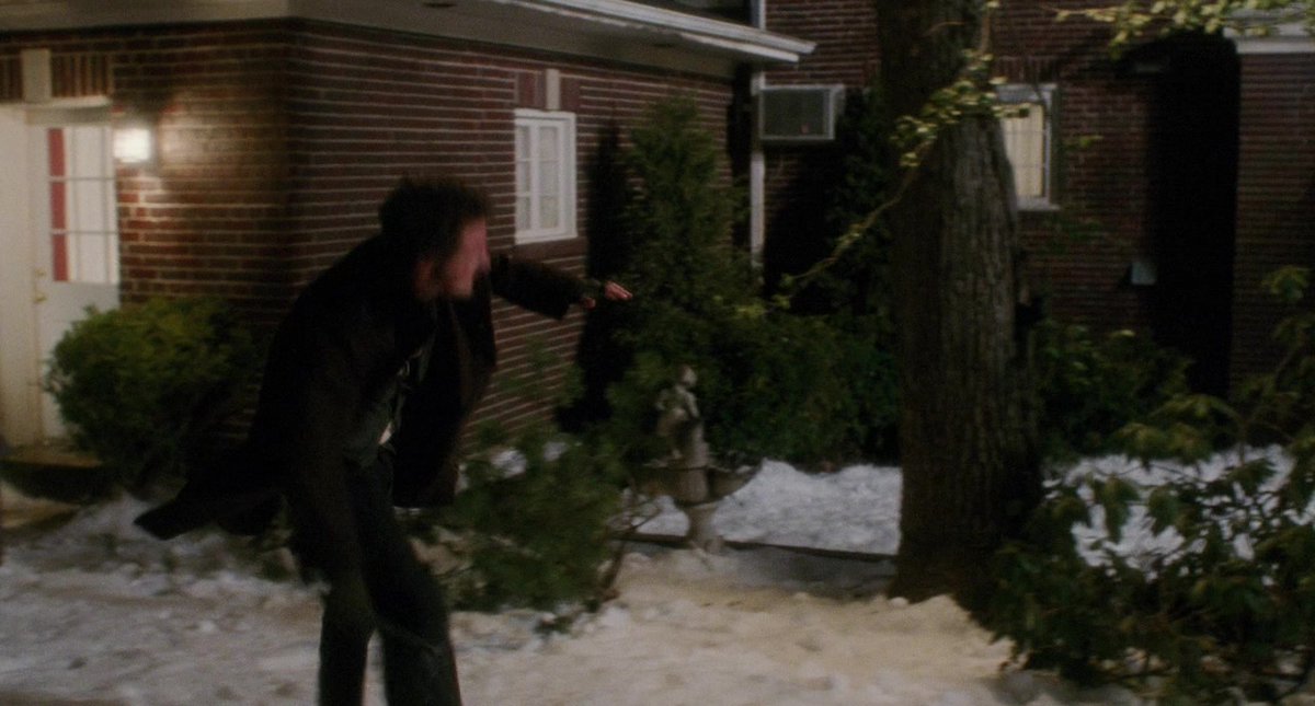 HomeAloneFrames's tweet photo. Home Alone by John Hughes - frames 118917 to 118920 of 148019.

 #homealone #homealoneframes https://t.co/vp1aEu9lQz