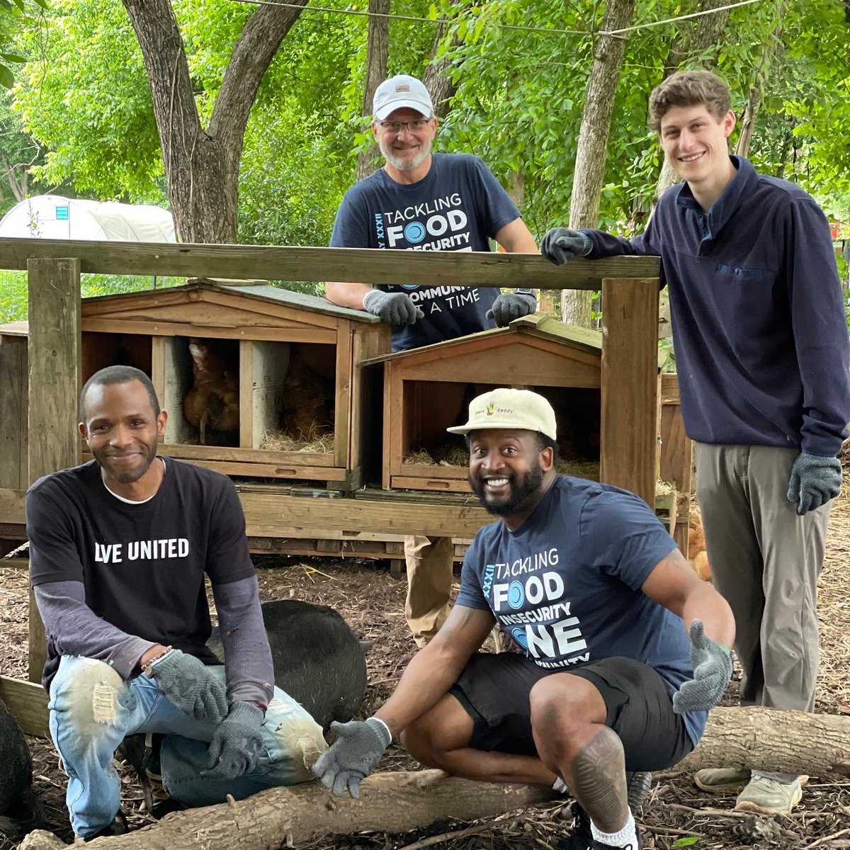 unitedwayatl's tweet photo. Our @unitedwaylinc &amp; Young Professional Leaders showed up for #SaturDayofService this past weekend! Thank you to all our volunteers and  a special thank you to our friends @FifthThird for joining in on the fun! View photos from this weekend by visiting: https://t.co/mQpIfHhPNT https://t.co/5ecuB2091b