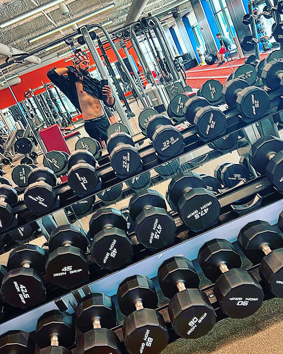 AhmedEHussein7's tweet image. 7 months of Clean dieting and consistent lifting! Is a true testament that Discipline outweighs Motivation all day! #SigmaRules