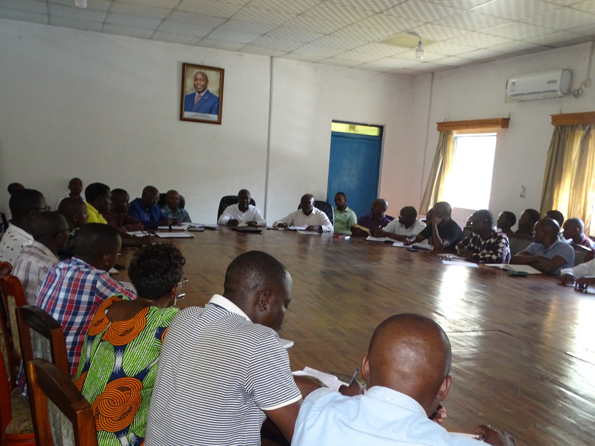 ARBurundi's tweet photo. L'évaluatñ de l'état d'avancet du PTBA2022-2023,la bonne gouvernance et gestion des chantiers tels sont les pts abordés ds une réunion organisée par l'@ARBurundi à l'intentñ des chefs de service,des responsables de chantier et des techniciens conducteurs de chantier @MielsBurundi https://t.co/gc0qmYcYIW
