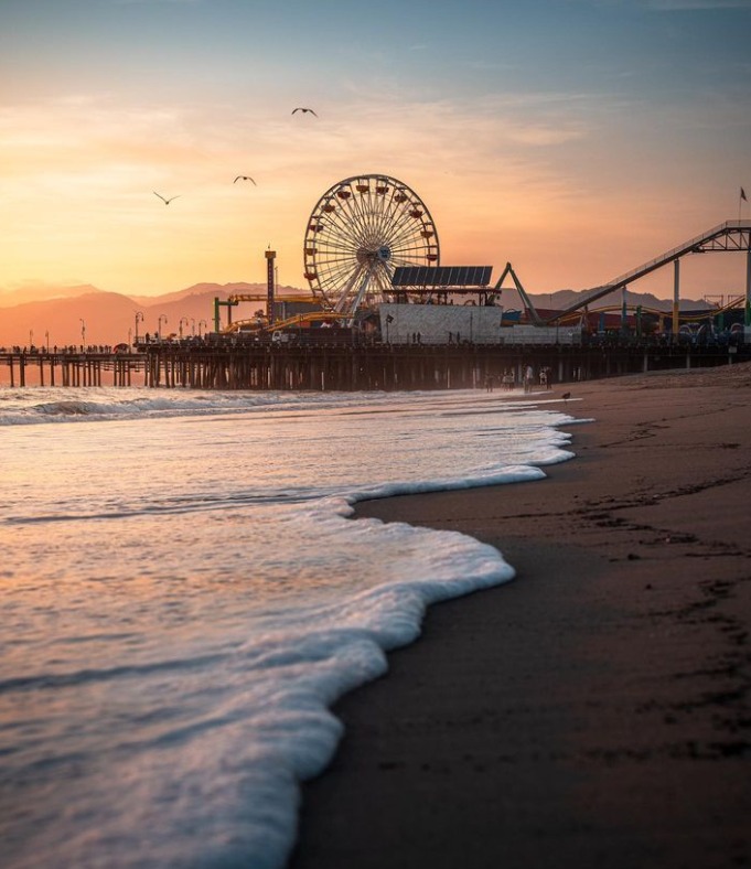 toes in the sand finding leading lines — one of my favorite things to do
#creativeoptic #sonyalpha #sonyimages #urbanromantix #losangelesgrammers #toneception #citykillerz #conquer_ca #shotsdelight #depthdiscovered #Twitter