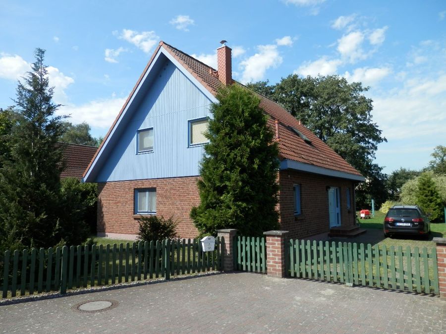 fewostay's tweet photo. TIPP: Ferienhaus Nina in Trassenheide. Wer sich gern individuell und ungestört erholen möchte, dazu viel Ruhe, kurze Wege, sowie ein großzügiges Platzangebot schätzt, der ist ... - #Ferienhaus in #Trassenheide für 8 bis 8 Personen https://t.co/Fpf99URet9 https://t.co/J8feYLwqMc