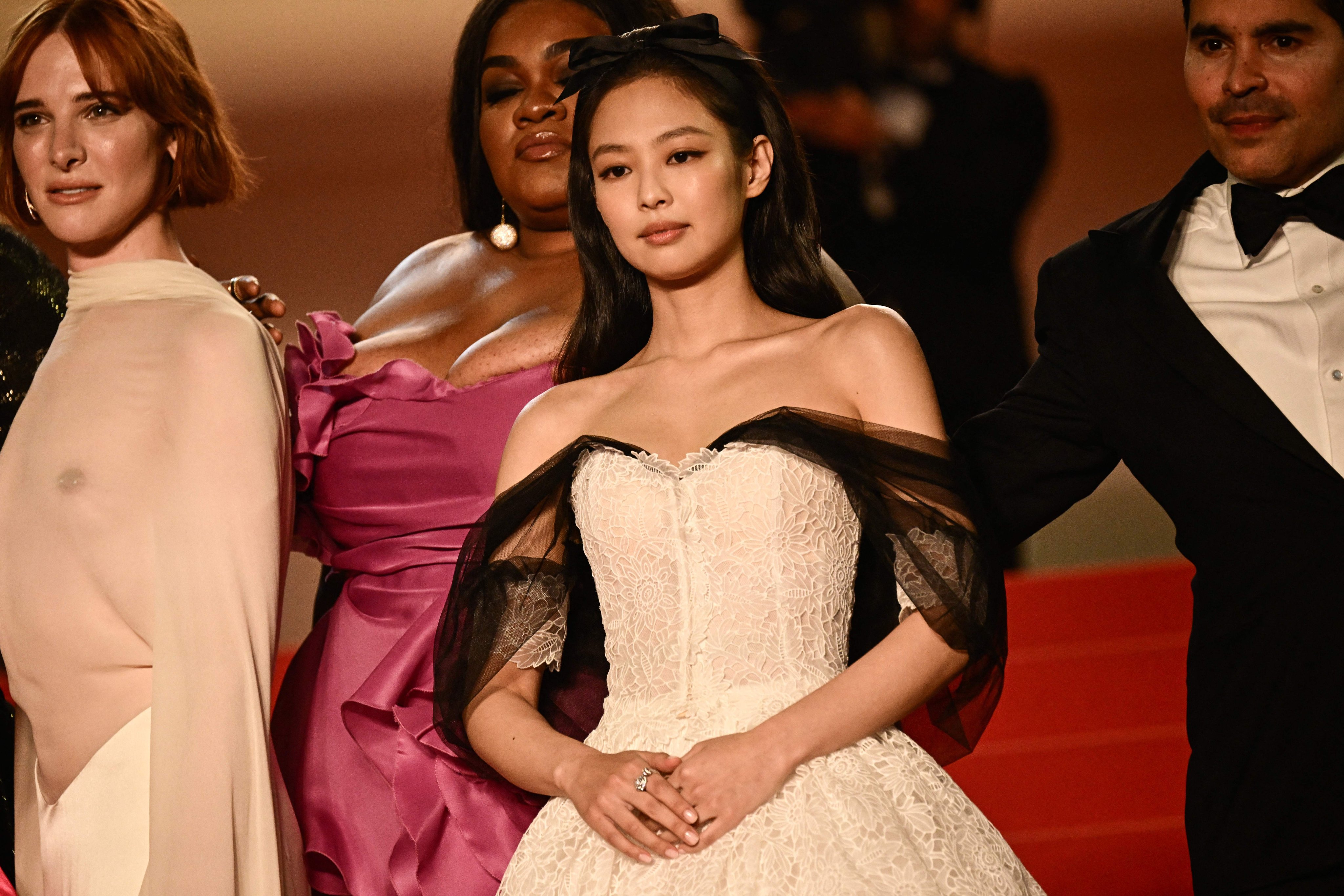 Jennie Stuns in Her Luxurious Chanel Stage Outfit- MyMusicTaste