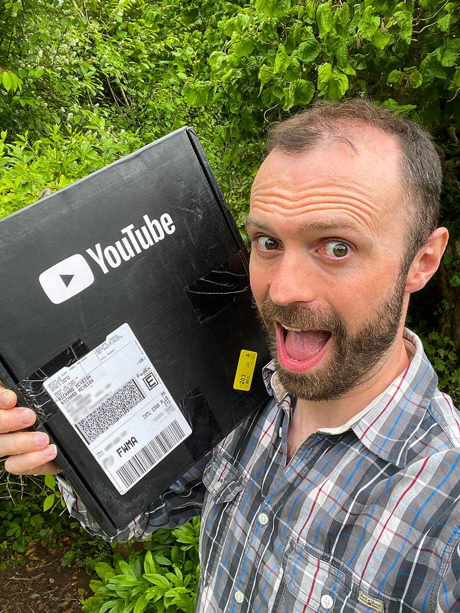 It's not everyday you receive a package from YouTube... 100,000 subscribers. Yikes. I received it today. It's sitting over there on the organ bench. Daren't touch it!!
As someone once said, "I did a thing"!
