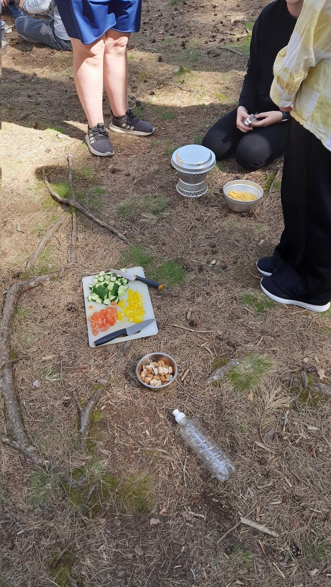 ProjectStop227's tweet photo. Outdoor activities in the woods.. 
#cooking #makingbracelets #campfire #windshelter #OutdoorClassroomDay https://t.co/rIK5415tOg
