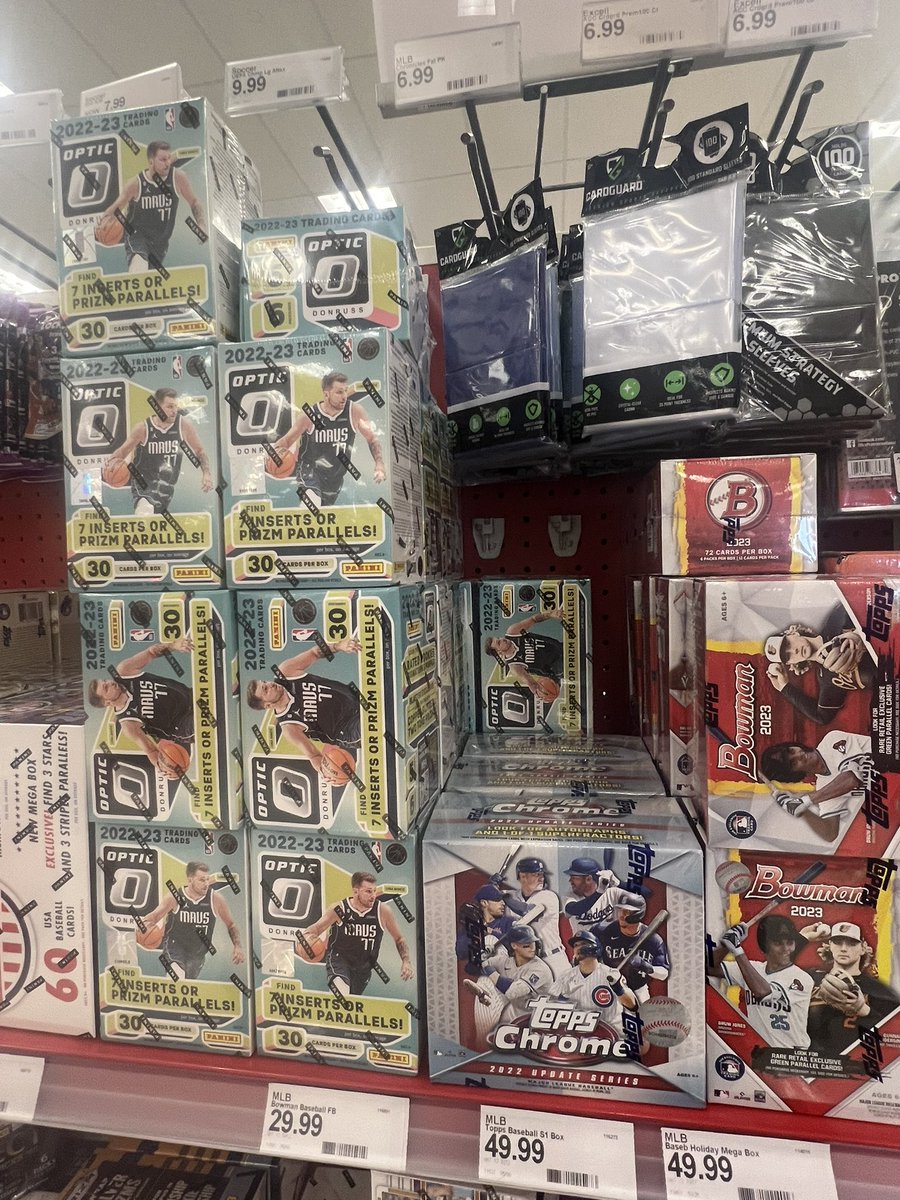 TheHawk177's tweet photo. A whole lotta #panini Optic #basketball at the #TARGET #restock in Cedar Falls, #iowa! #thehobby #sportscards #baseball #pokemon #hunter #collecting #topps #nba #mlb #NFL @RetailRipper @CardPurchaser https://t.co/RpdP9GTsM3