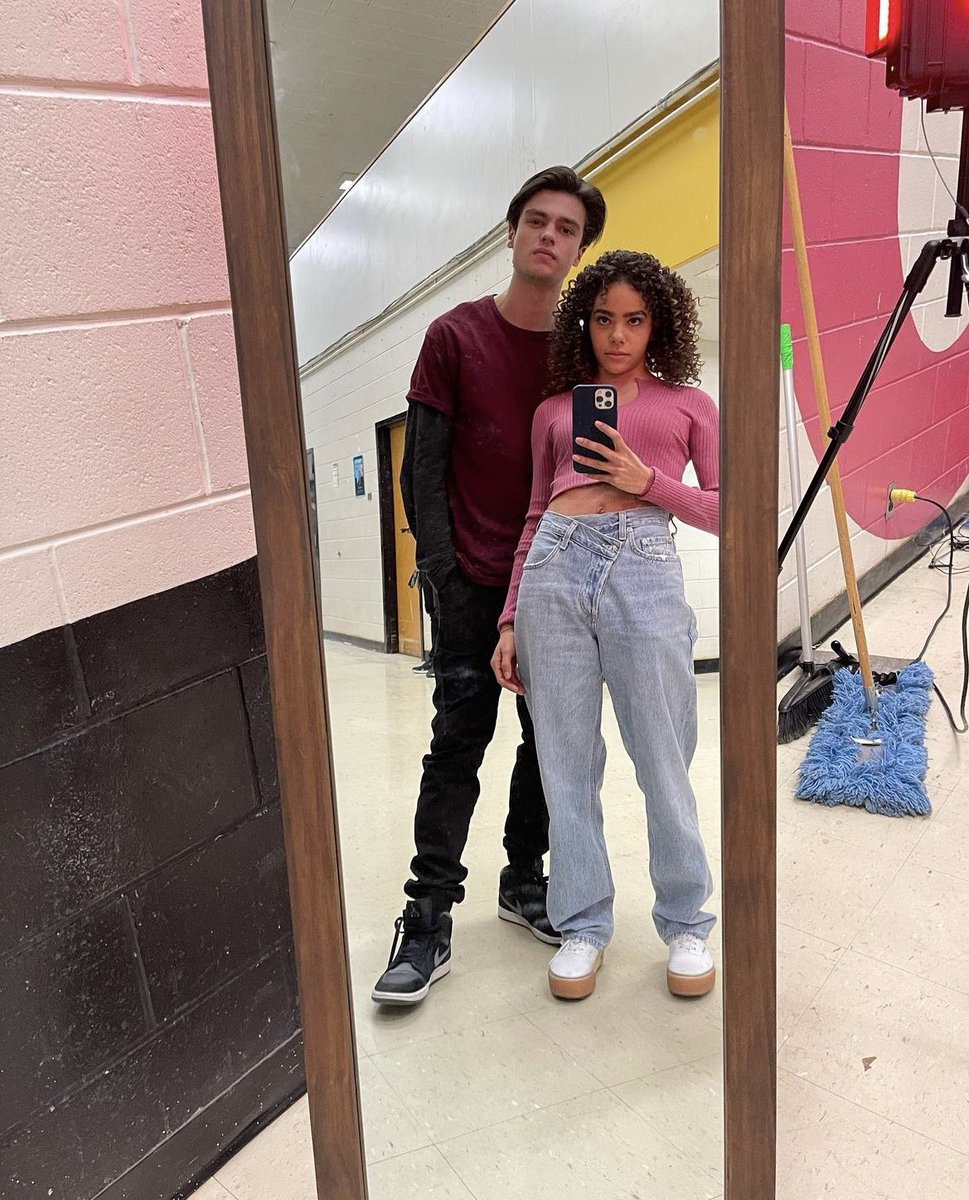sweetbrinas's tweet photo. My ship + behind the scenes <3 https://t.co/gwHx4yeBRG