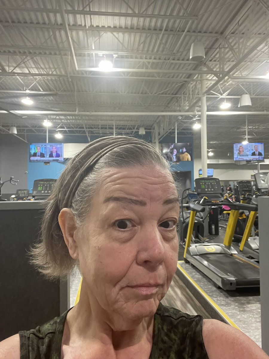 CherylLFazzini's tweet photo. Back at the gym after a huge tummy tuck! #chuze #gym #bariatric #movememt https://t.co/cLuI1RRBBP