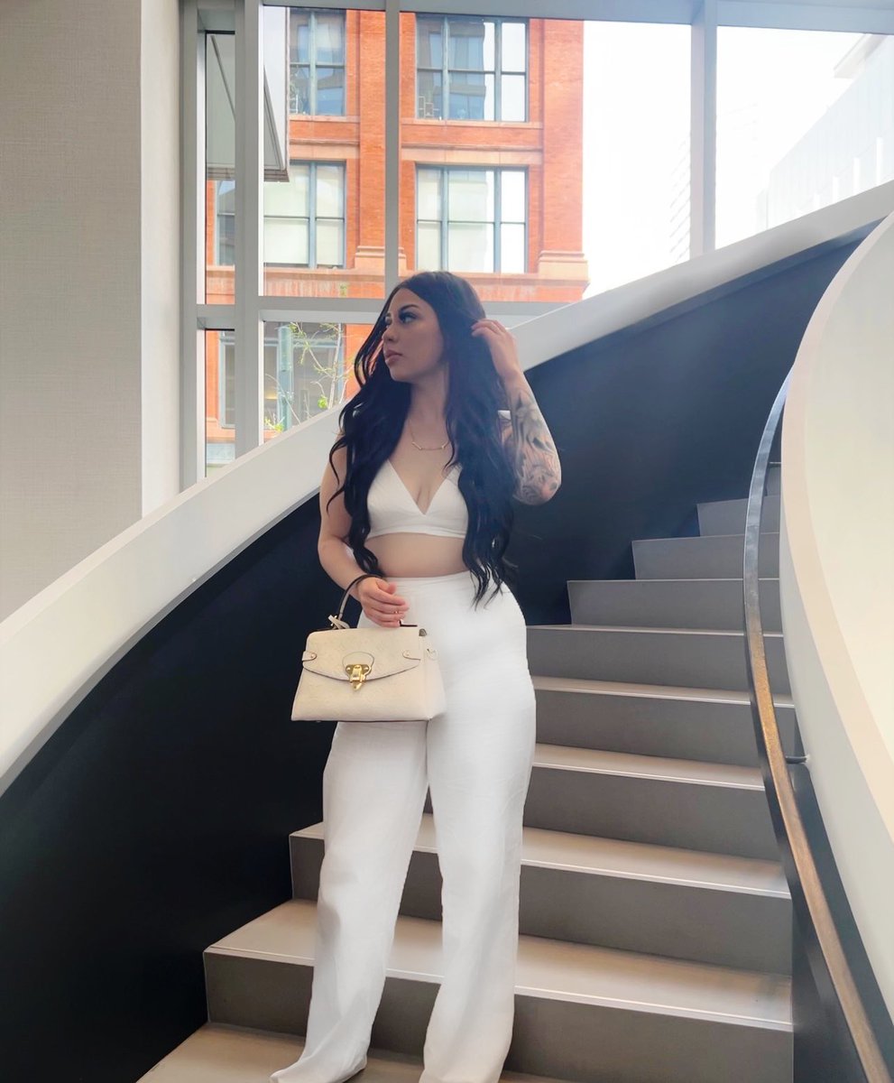 Rheanessy_'s tweet photo. I’m in your city tonight.. https://t.co/ExkGvA9ykX