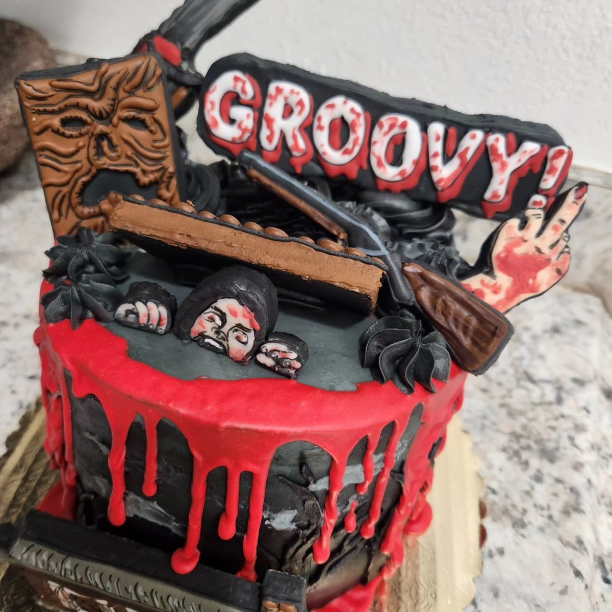 HauntedMeg's tweet photo. I am absolutely obsessed with my cake. Necronomnomnom. 😍 https://t.co/MHrEaLMXDj