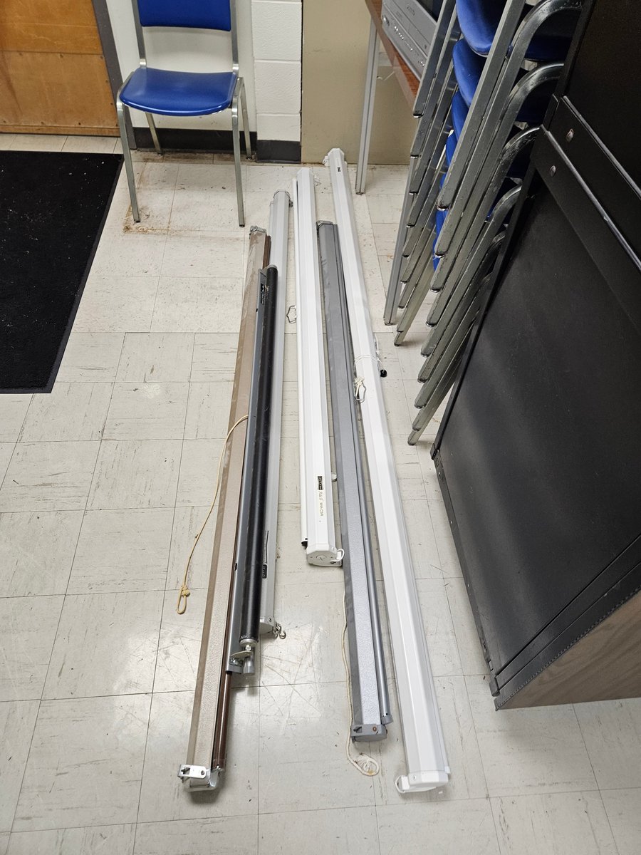 Watson_Library's tweet image. Here is more furniture available at the library!