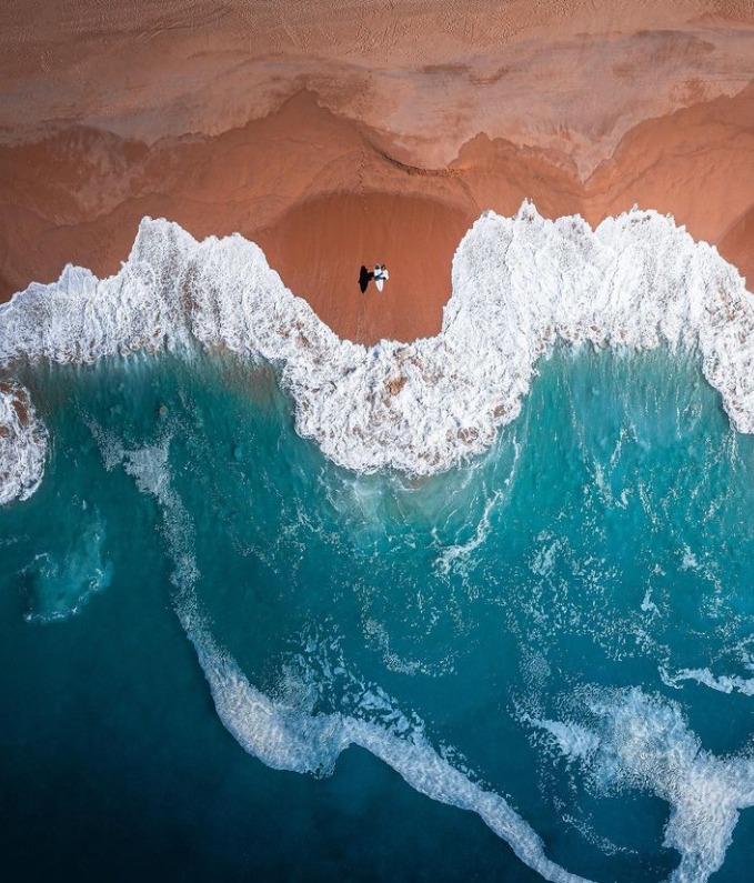 surfs up in Cabo!
#tonfeatureme droneoftheday #visitmexico #depthsofeaerth #naturefandom #djimavic3 #tonfeatureme #outdoortones #mexicotravel #moods_in_frame #dronewise #shotzdelight #visualsofearth #amongthewild #discoverearth #earthfocus #moodygrams 
#Twitter