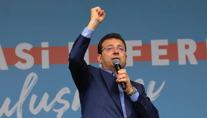 gazetepencere's tweet photo. İmamoğlu: Erdoğan, mitinglerde millete gerçek gibi gösterdiği Kemal Kılıçdaroğlu videosunun montaj olduğunu canlı yayında itiraf etti. Montaja, iftiraya ve kumpasa bu milletin ahlakı, vicdanı ve feraseti geçit vermeyecek
https://t.co/Oud3EiKtx8 https://t.co/Hi46SjqFbN