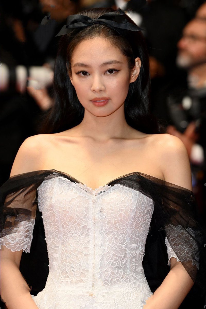 Black or white 💙🖤🤍#JENNIE #Cannes2023 #JENNIEatCannes #THEIDOL #제니 #JENNIEatMetGala