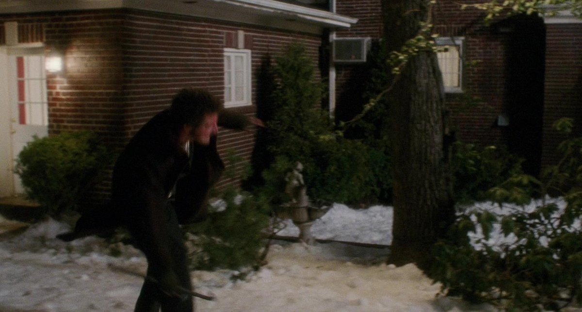 HomeAloneFrames's tweet photo. Home Alone by John Hughes - frames 118921 to 118924 of 148019.

 #homealone #homealoneframes https://t.co/ziIuzjPY7J