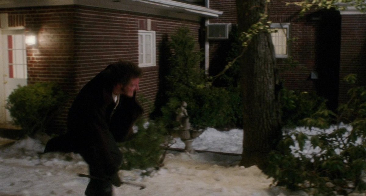 HomeAloneFrames's tweet photo. Home Alone by John Hughes - frames 118921 to 118924 of 148019.

 #homealone #homealoneframes https://t.co/ziIuzjPY7J