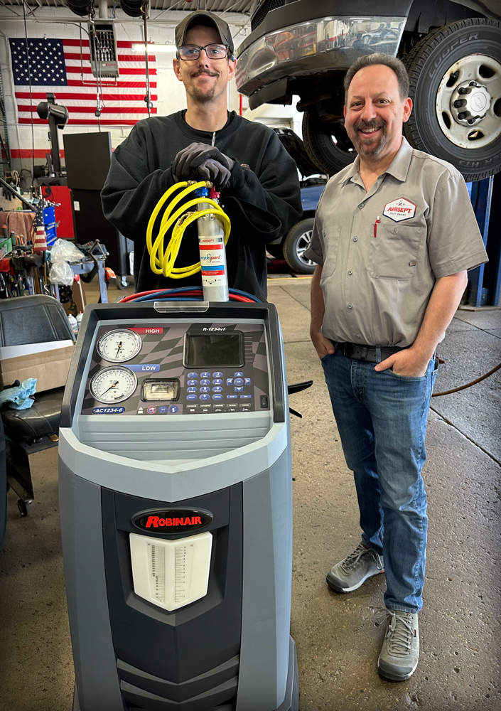 AirSept's tweet image. Caught up @BillNalu at @InterstateAutoCare in Madison Heights, MI. The Recycle Guard shipped in 2017 still going strong, protecting their A/C equipment by removing sealant and contaminants before it reaches the RRR machine, preventing downtime and profits! 
#AutoAC #ACequipment