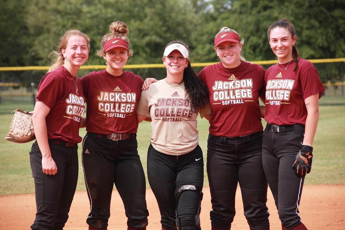 JCJets_Softball's tweet photo. ᴀʟʟ sᴍɪʟᴇs ᴀs ᴡᴇ ᴛᴀᴋᴇ ᴛʜᴇ ғɪᴇʟᴅ ғᴏʀ ғɪɴᴀʟ ᴘʀᴇᴘᴀʀᴀᴛɪᴏɴ ʙᴇғᴏʀᴇ ᴛᴏᴍᴏʀʀᴏᴡ 🥎😁💯🤩

#jetball✈️🥎 #NJCAASoftball https://t.co/AVcGf3vo6B