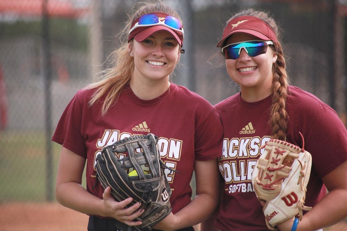 JCJets_Softball's tweet photo. ᴀʟʟ sᴍɪʟᴇs ᴀs ᴡᴇ ᴛᴀᴋᴇ ᴛʜᴇ ғɪᴇʟᴅ ғᴏʀ ғɪɴᴀʟ ᴘʀᴇᴘᴀʀᴀᴛɪᴏɴ ʙᴇғᴏʀᴇ ᴛᴏᴍᴏʀʀᴏᴡ 🥎😁💯🤩

#jetball✈️🥎 #NJCAASoftball https://t.co/AVcGf3vo6B