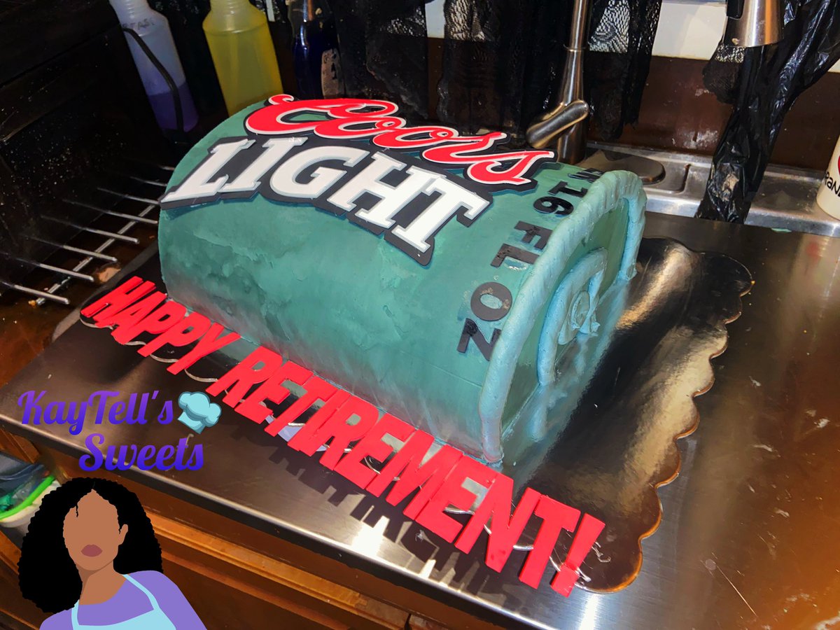 KayTellsSweets's tweet image. Some more cakes I’ve done recently.

Summer time is full baking 😇