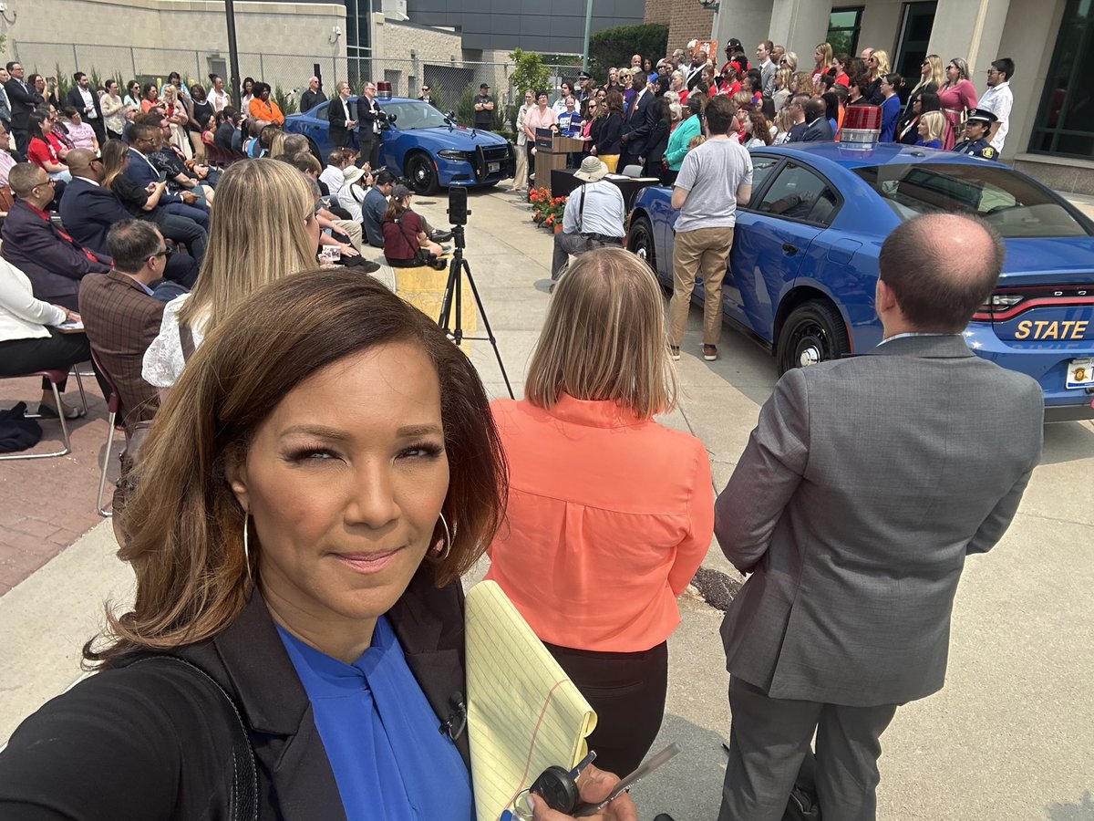 I was on hand as Governor Whitmer signed the new Red Flag Law in Royal Oak. Watch my one on one interview with her on 7 Action News at 6pm. #redflaglaw