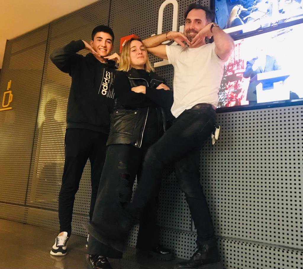 🔴YAAA AL AIREEEE... ¡Vamos que venimos! De 18hs a 20hs hacemos #PodríaSerPeor con la conducción de <a href="/fontijm/">Fonti</a> y su team Tope de Gama.

<a href="/meri_krn/">marìa</a>, <a href="/marcozorzoli/">Marco Zorzoli</a>,
<a href="/SoledadMassin/">Soledad Massin</a>, <a href="/MaBelenAlvares/">#NiUnaMenos -Ma. Belén Alvares 💚</a>
<a href="/CaroPalandri/">Carolina Palandri</a>, <a href="/ViquiManrique/">Viqui Manrique</a> y Alejo Mazzotti                

📻AM 1230 - FM 90.1