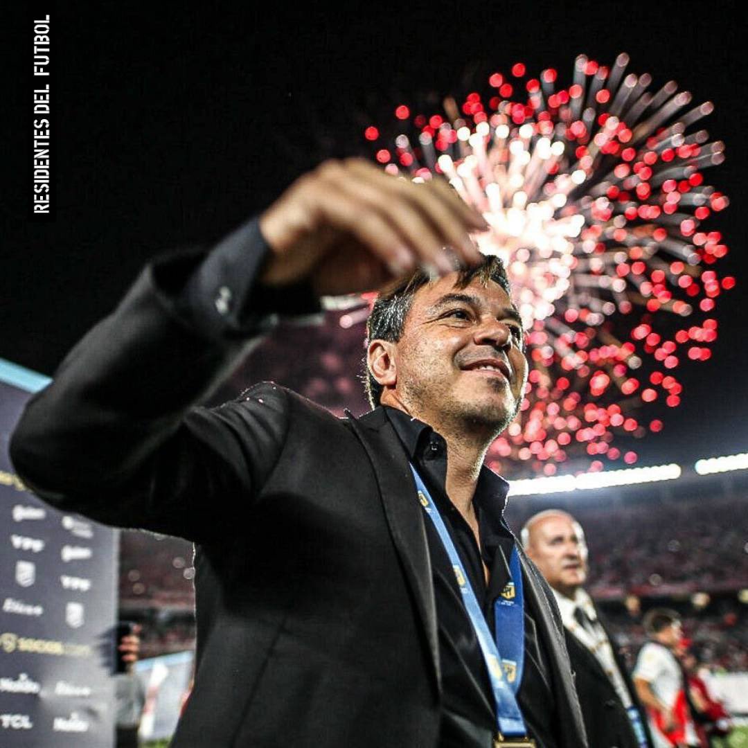 Napoli, kulüpten ayrılabilecek olan teknik direktörü Luciano Spaletti yerine hoca arayışlarına başladı. 

River Plate ile harikalar yaratan Marcelo 'El Muñeco' Gallardo da listenin üst sıralarında yer alıyor. #LTtransfer