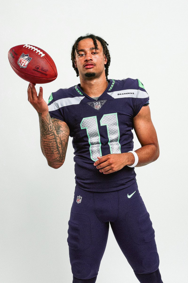 OhioStateFB's tweet photo. first look at 𝐉$𝐍 in the new look 💰 
        
@jaxon_smith1 | @Seahawks
             
📺: https://t.co/39QCJkamJX https://t.co/KIq9Ob3Unj
