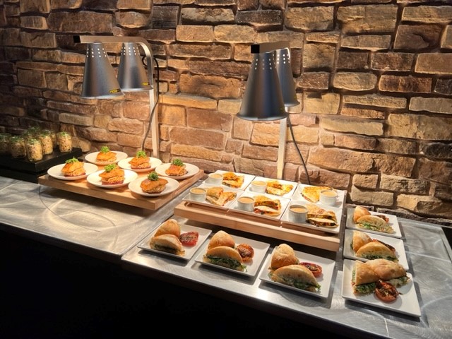 There's nothing like that post-meeting meal, especially when it's at #radissondtwnslc.

#meetingmonday #slcmeetingsandevents #downtownslc #coppyercanyon #simplydelightful