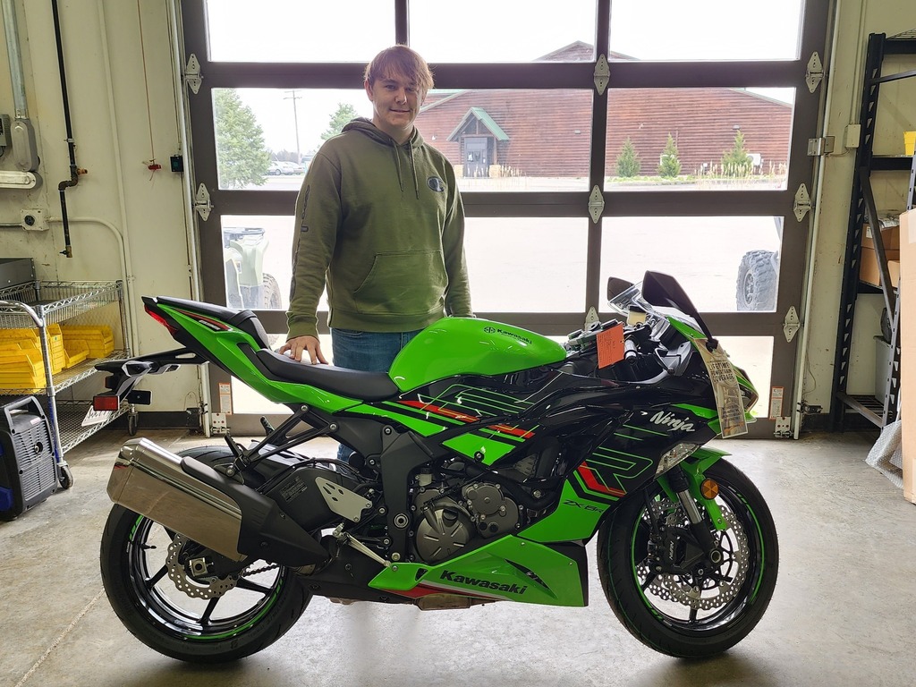 OwenMtrSprts's tweet photo. THANK YOU !!
All of us here at Owen Motor Sports want to thank Mr. Josh Kollman from Beecher City IL for working with our own Luke Utley to take home this incredible new 2023 Kawasaki Ninja ZX-6R.  We all greatly appreciate your continued business and hope you enjoy that ama… https://t.co/TiFQ5leVip