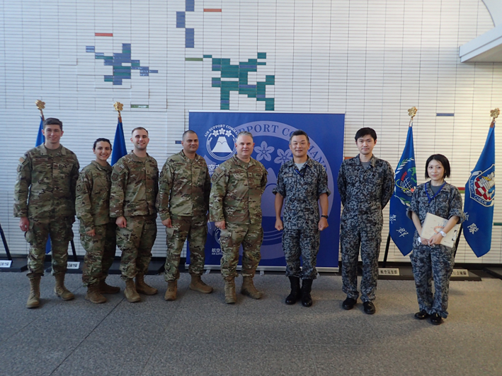 asc_jasdf's tweet photo. #航空支援集団 司令部は米第5空軍司令部情報部長を府中基地に招き、意見交換を実施し、日米間のスムーズな情報共有要領について議論しました。支援集団司令部は引き続き、日米の連携強化に努めつつ能力向上に邁進します。
#TogetherWeChallenge https://t.co/Bm9ypdlRuh
