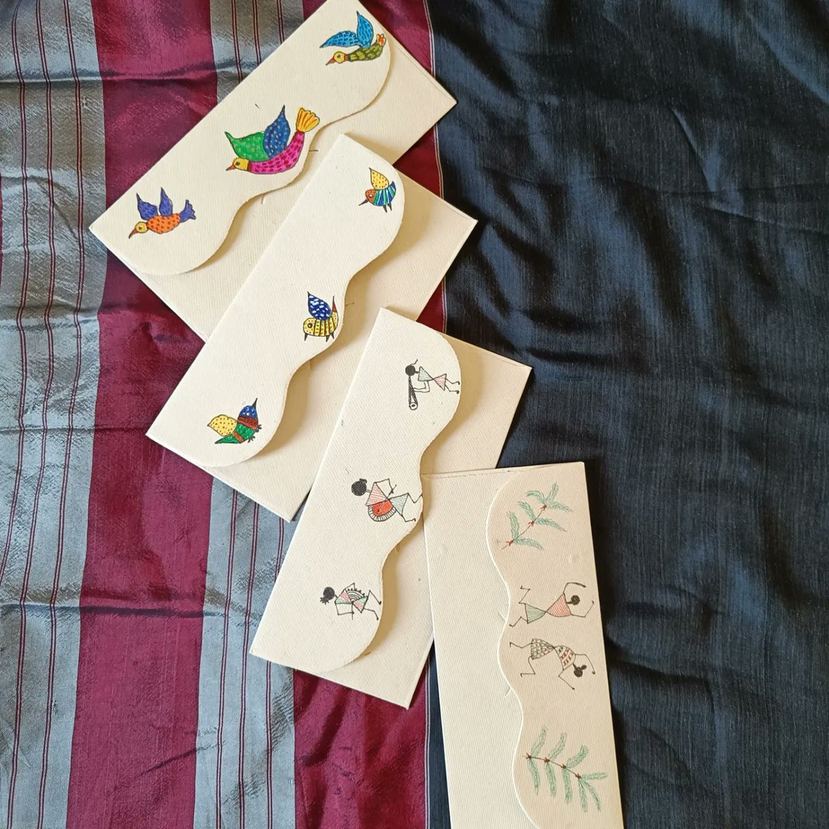 tikulli's tweet photo. A gift of love from #ArtbyTee
Handpainted floral & tribal/folk art on gift envelopes made of handmade recycled paper. Commissions are open. DM to buy. #RetweeetPlease #giftidea #gifting #IndianArtists #indianart #IncredibleIndia #giftenvelopes #buynow #handmadegifts #handpainted https://t.co/QKMGouFpBh
