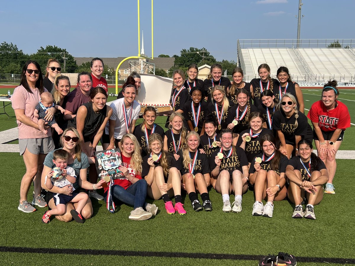 Marcus_MMFCG's tweet photo. What a fun evening and get together tonight between the 2005 and 2023 State Champion teams! #WeAreMarcus 
❤️⚽️⭐️⭐️ https://t.co/8vPRyK7N3Q
