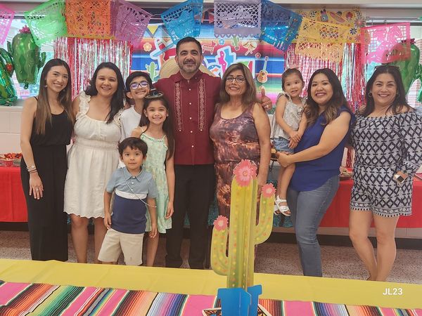 jloz82's tweet photo. Today, I received an inspiring surprise from the incredible Leo A. Rizzuto Elementary community! They bid me the most remarkable farewell as I embarked on my next thrilling career chapter! Thank you all who showed up this afternoon!#Mariachi #Mexican #Fiesta #CarParade #Blessed https://t.co/tlj0SGwrRl