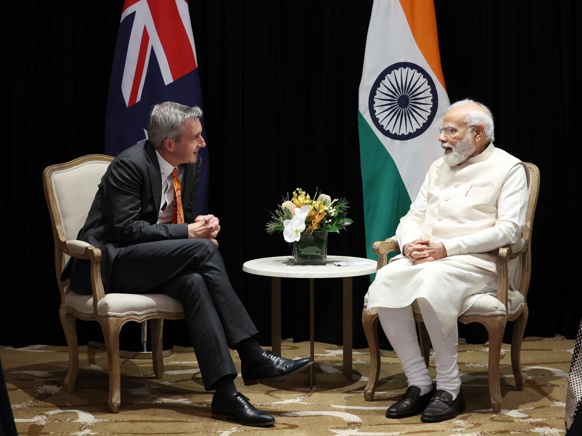 Showcasing investment potential of India. PM #NarendraModi held a conversation with Paul Schroder, Chief Executive, #AustralianSuper in Sydney. Pitching India among the top investment destinations in the world, PM invited AustralianSuper to partner in India’s growth story: MEA