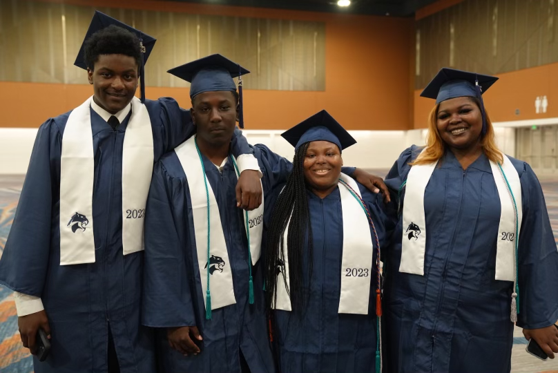 MSCSK12's tweet photo. Congratulations graduates! We celebrate each of you for this enormous achievement. Take a look at the highlights from today's commencement ceremonies! #WeStandOut
🔹Hamilton High School
🔹Kirby High School https://t.co/nh5OACmzey