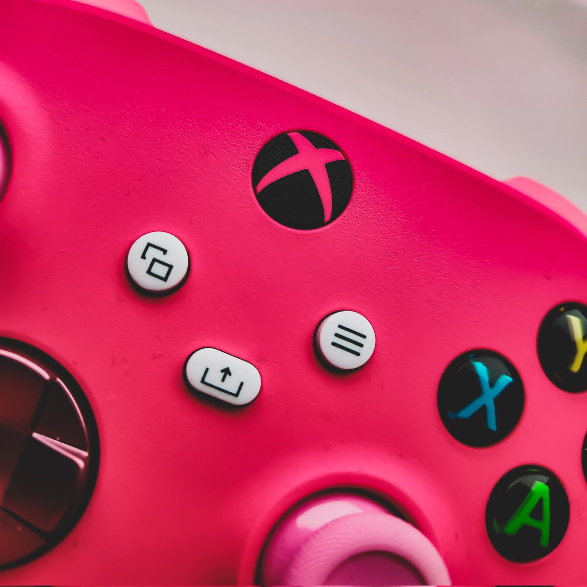 DOOMCUTIE on Twitter "Imagine Xbox controllers with fingerprint