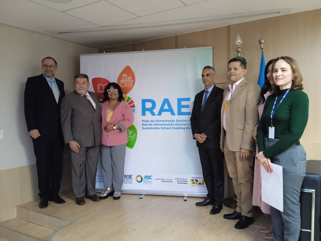 ¡Orgullo venezolano!

Nuestros viceministros de Educación, @_NancyOrtuno_ y <a href="/pedrodiazg59/">Pedro Diaz</a> ¡presentes! en Brasil 🇧🇷 para participar en las actividades de la RAES y en el II Congreso Internacional de AE, que reúne a más de 350 participantes de Brasil y otros países de la región.